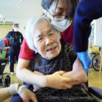 『良薬、口に苦く　ワクチン、腕に痛し』